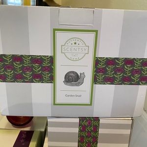 New in Box Garden Snail Scentsy Warmer